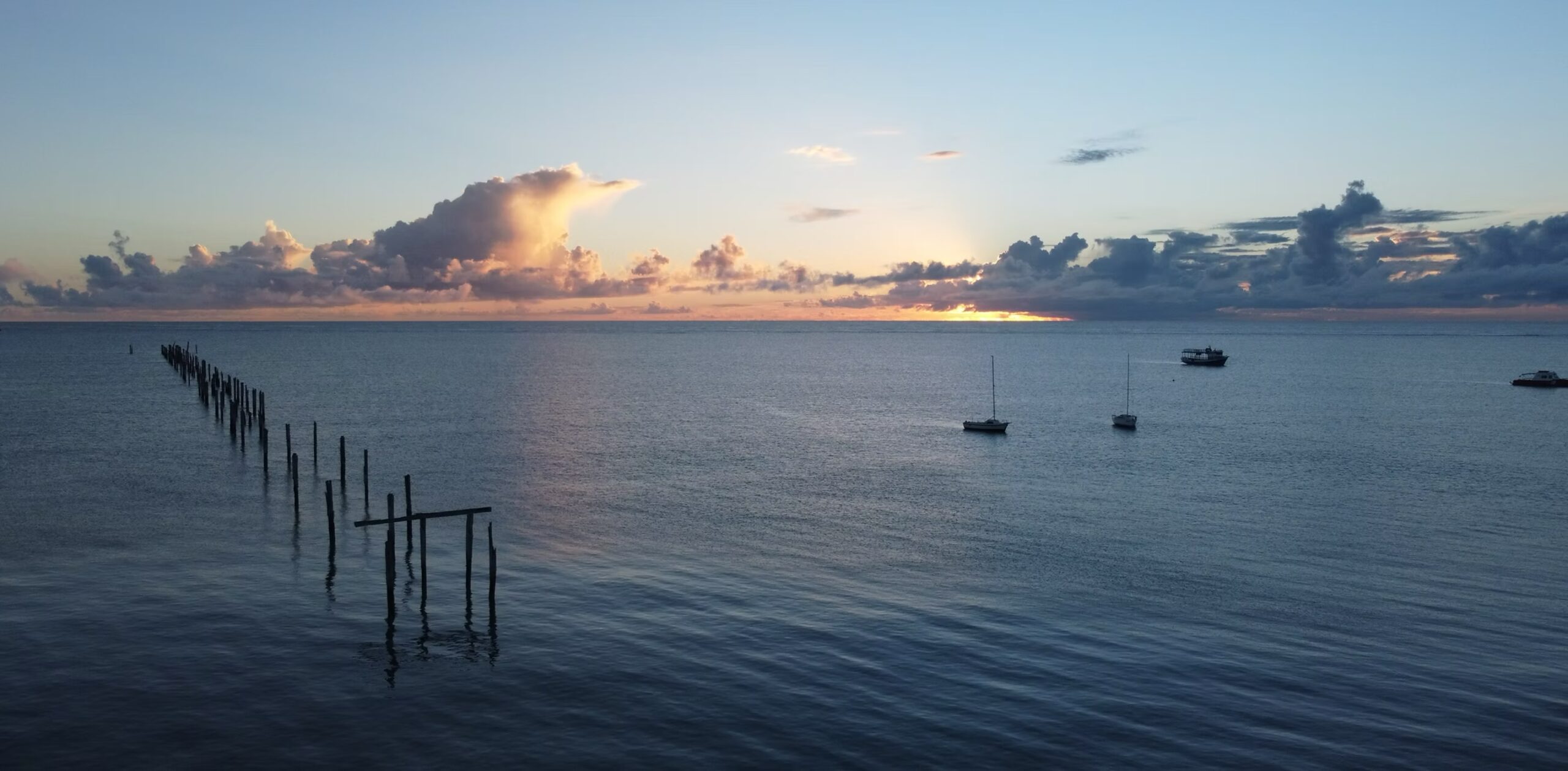 Vista do pôr do sol em Cumuruxatiba